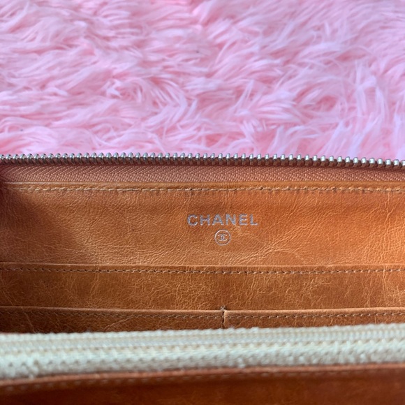 SOLD ๐ซ Chanel Classic Zip around Wallet ๐ซ - Picture 10 of 12